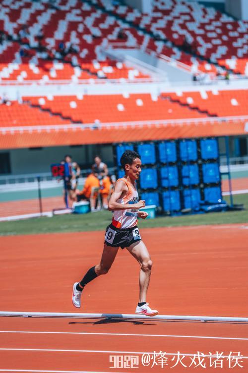 全运会男子5000米决赛 辽宁选手于水庆获得冠军 全运会男子5000米决赛 辽宁选手于水庆获得冠军